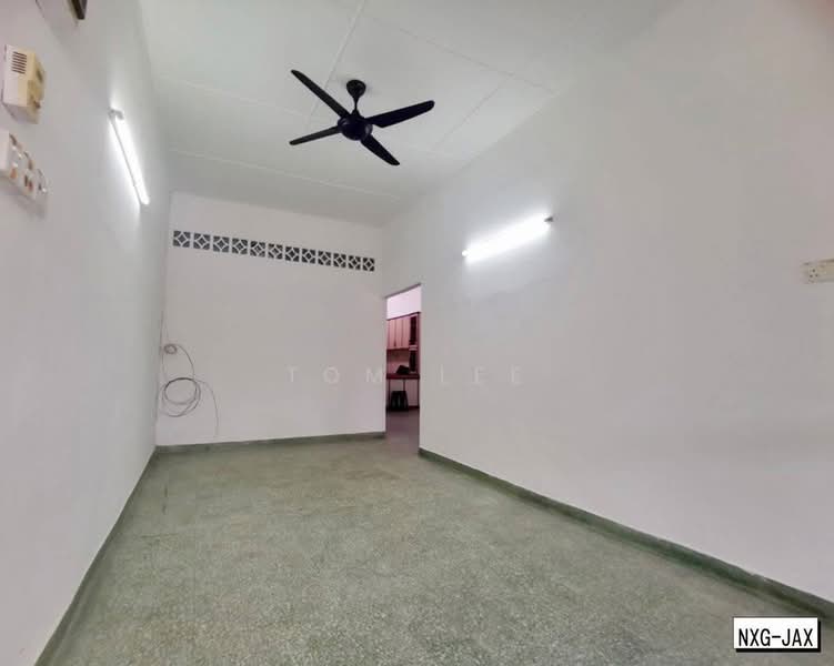Terraced House for Sale in Kampung Batu Belah (Klang) - Tom Lee - Living Room - PropertyGuru.com.my