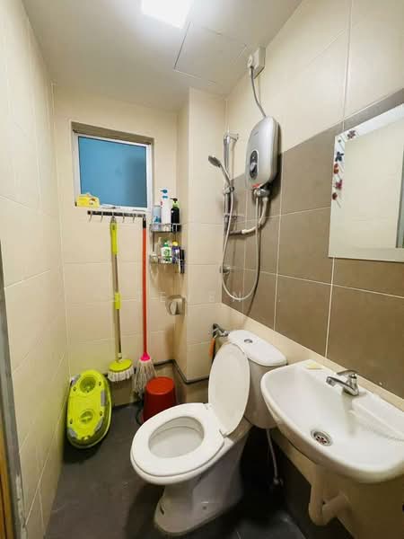Pangsapuri untuk Disewa di Sky Garden Residences - Steven . - Bathroom - PropertyGuru.com.my