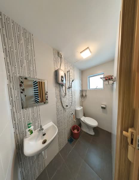 Pangsapuri untuk Disewa di Sky Garden Residences - Steven . - Bathroom - PropertyGuru.com.my
