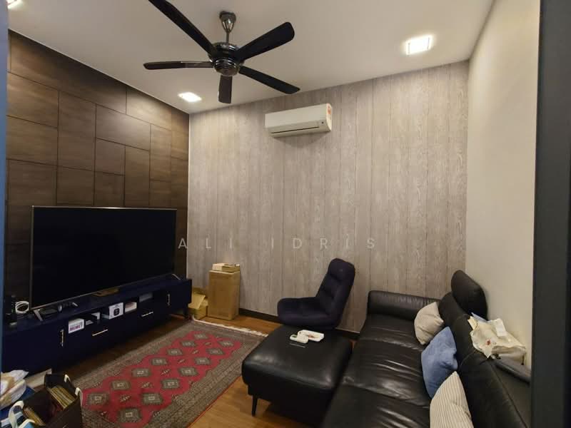 Rumah Teres 2.5 Tingkat untuk Dijual di Bukit Jelutong (Shah Alam) - Ali Idris - Living Room - PropertyGuru.com.my