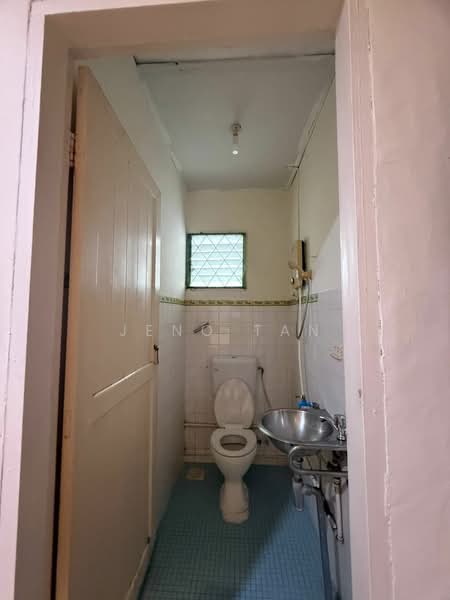 2-storey Terraced House for Rent in Kuching (Sarawak) - Jeno Tan - Bathroom - PropertyGuru.com.my