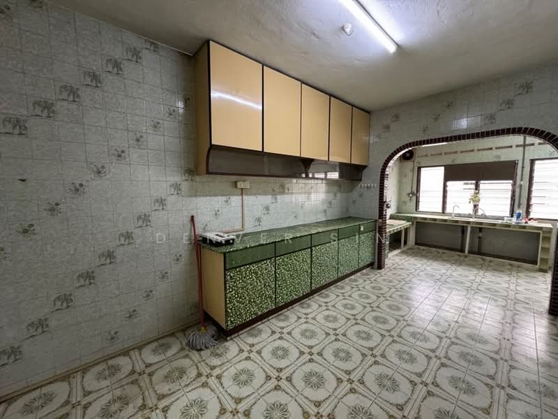2-storey Terraced House for Sale in Taman Overseas Union (Taman Oug) (Jalan Klang Lama (Old Klang Road)) - Denver Sin - Kitchen - PropertyGuru.com.my