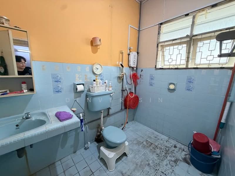 2-storey Terraced House for Sale in Taman Overseas Union (Taman Oug) (Jalan Klang Lama (Old Klang Road)) - Denver Sin - Bathroom - PropertyGuru.com.my