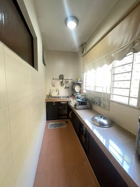 2-storey Terraced House for Sale in Taman Wangsa Permai (Kepong) - Yanis Cheong - Kitchen - PropertyGuru.com.my