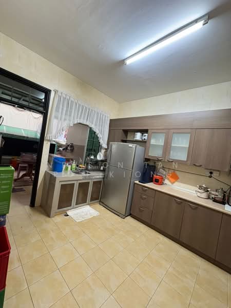 Rumah Berkembar untuk Dijual di Taman Pelangi Indah (Ulu Tiram) - Nelson Tan Poh Kiong - Kitchen - PropertyGuru.com.my