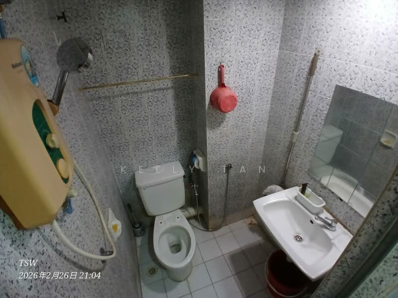 Pangsapuri untuk Disewa di BJ Court Apartment - Kelly Tan - Bathroom - PropertyGuru.com.my