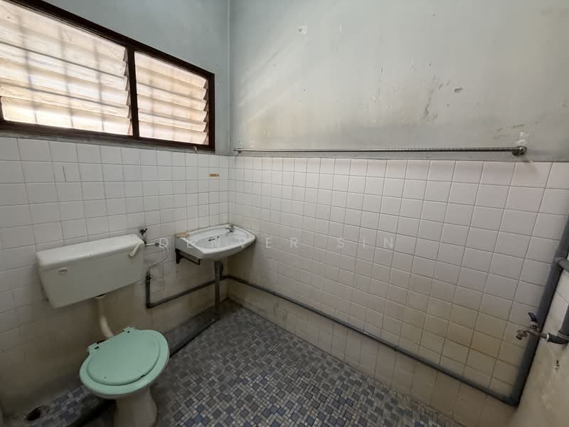 2-storey Terraced House for Sale in Taman Overseas Union (Taman Oug) (Jalan Klang Lama (Old Klang Road)) - Denver Sin - Bathroom - PropertyGuru.com.my