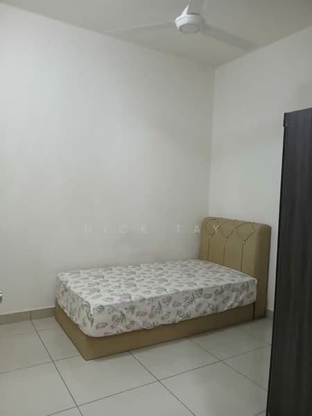 Servis Apartment untuk Disewa di SuriaMas Suites - Nick Tay - Bedroom - PropertyGuru.com.my