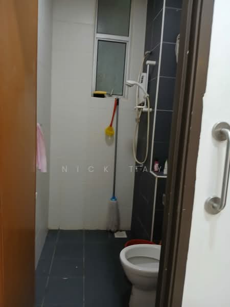 Servis Apartment untuk Disewa di SuriaMas Suites - Nick Tay - Bathroom - PropertyGuru.com.my