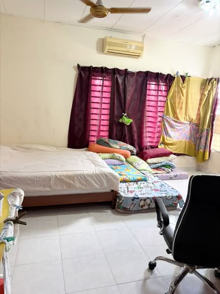 Rumah Teres 2 Tingkat untuk Dijual di Bandar Seri Alam (Masai) - Calvin Lee - Bedroom - PropertyGuru.com.my