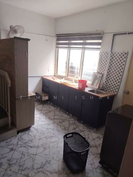 Rumah Teres 2 Tingkat untuk Dijual di Taman Mawar (Ampang) - Zamani Ishak - Kitchen - PropertyGuru.com.my