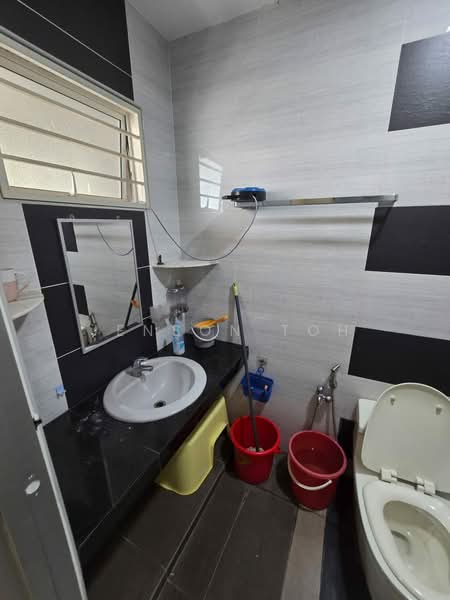 Rumah Teres 2 Tingkat untuk Dijual di Kepong Baru (Kepong) - Jenson Toh - Bathroom - PropertyGuru.com.my