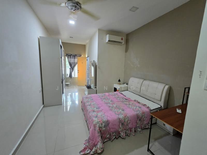 Rumah Teres 2 Tingkat untuk Dijual di Kepong Baru (Kepong) - Jenson Toh - Bedroom - PropertyGuru.com.my