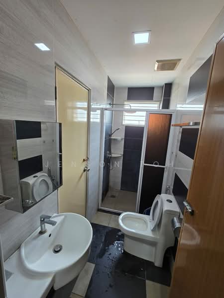 Rumah Teres 2 Tingkat untuk Dijual di Kepong Baru (Kepong) - Jenson Toh - Bathroom - PropertyGuru.com.my