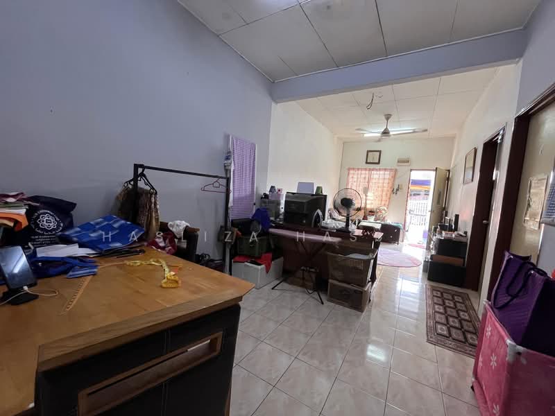 Terraced House for Sale in Semenyih (Selangor) - Hasliza Hassan - Living Room - PropertyGuru.com.my
