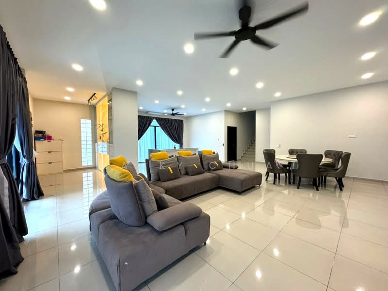 Banglo Pautan untuk Dijual di Taman Setia Indah (Tebrau) - Jacky Chua - Living Room - PropertyGuru.com.my