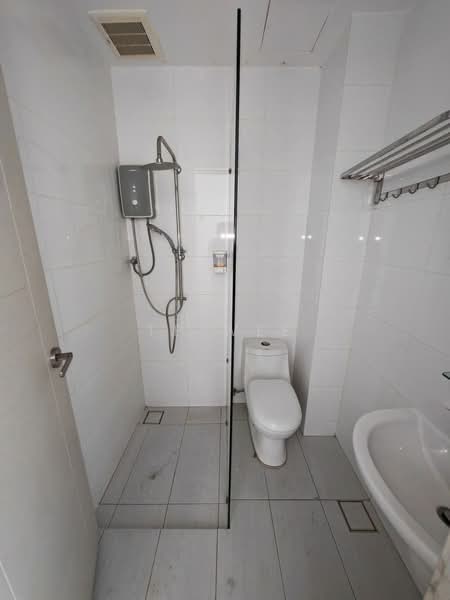 Service Residence for Sale at The Wave Residence - TP Wee - Bathroom - PropertyGuru.com.my