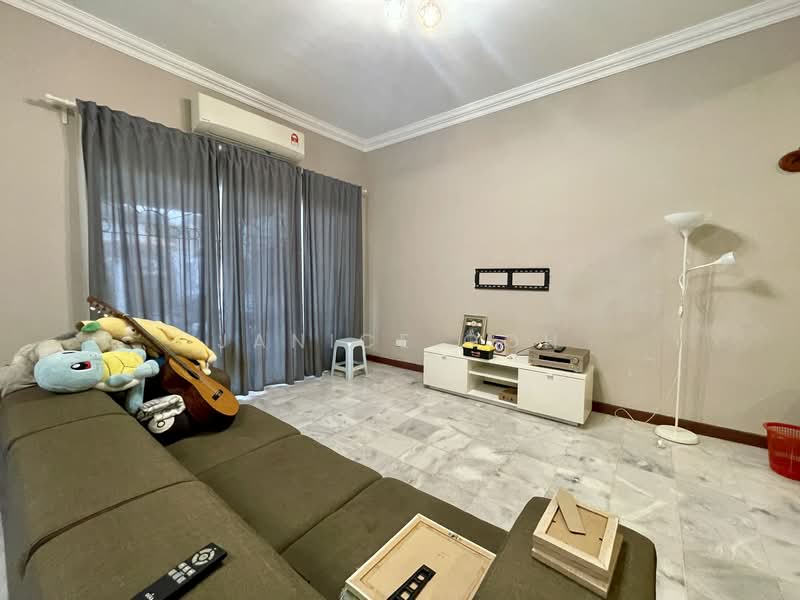 Rumah Teres 2 Tingkat untuk Disewa di Kota Kemuning (Shah Alam) - Janice Goh - Living Room - PropertyGuru.com.my