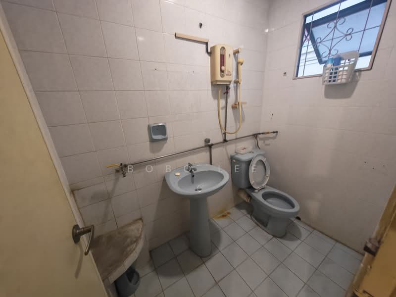 Rumah Berkembar untuk Disewa di Taman Overseas Union (Taman Oug) (Jalan Klang Lama (Old Klang Road)) - Bobo Lee - Bathroom - PropertyGuru.com.my
