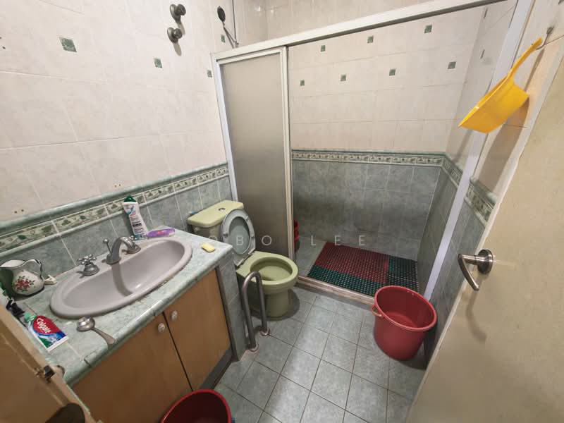 Rumah Berkembar untuk Disewa di Taman Overseas Union (Taman Oug) (Jalan Klang Lama (Old Klang Road)) - Bobo Lee - Bathroom - PropertyGuru.com.my