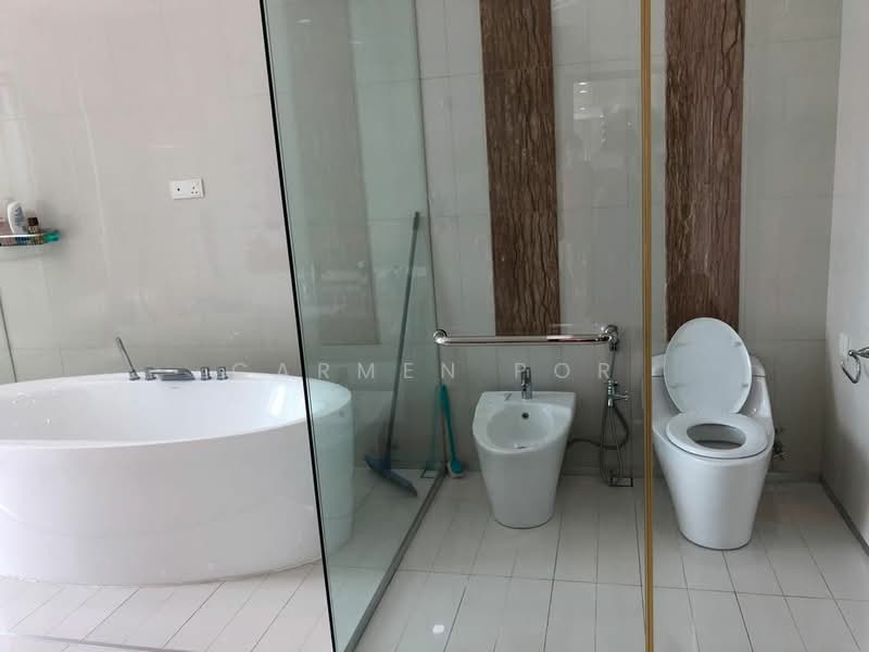 Kondominium untuk Dijual di 8 Gurney (The Shore Condominium) - Carmen Por - Bathroom - PropertyGuru.com.my