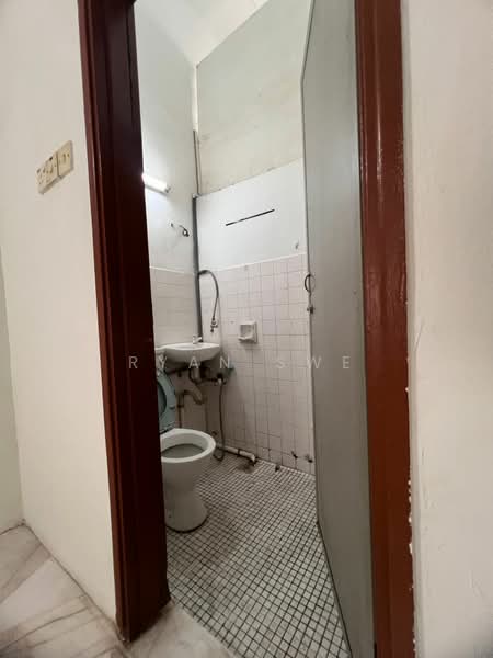 Rumah Teres 1-Tingkat untuk Dijual di Bandar Sri Damansara (Selangor) - Ryan Swe - Bathroom - PropertyGuru.com.my