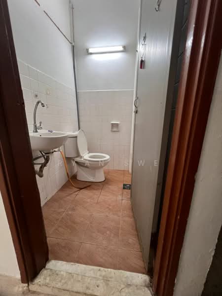Rumah Teres 1-Tingkat untuk Dijual di Bandar Sri Damansara (Selangor) - Ryan Swe - Bathroom - PropertyGuru.com.my