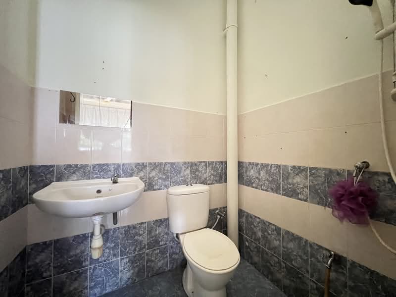 1-storey Terraced House for Rent in Taman Angkasa Nuri (Durian Tunggal) - Geoffery Wee - Bathroom - PropertyGuru.com.my