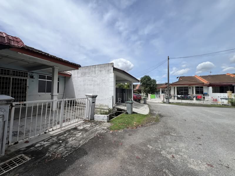 1-storey Terraced House for Rent in Taman Angkasa Nuri (Durian Tunggal) - Geoffery Wee - Exterior - PropertyGuru.com.my