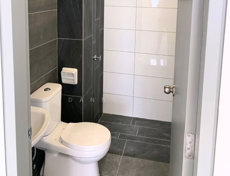 Servis Apartment untuk Dijual di Traders Garden @ Cheras Selatan - Danny Lee - Bathroom - PropertyGuru.com.my