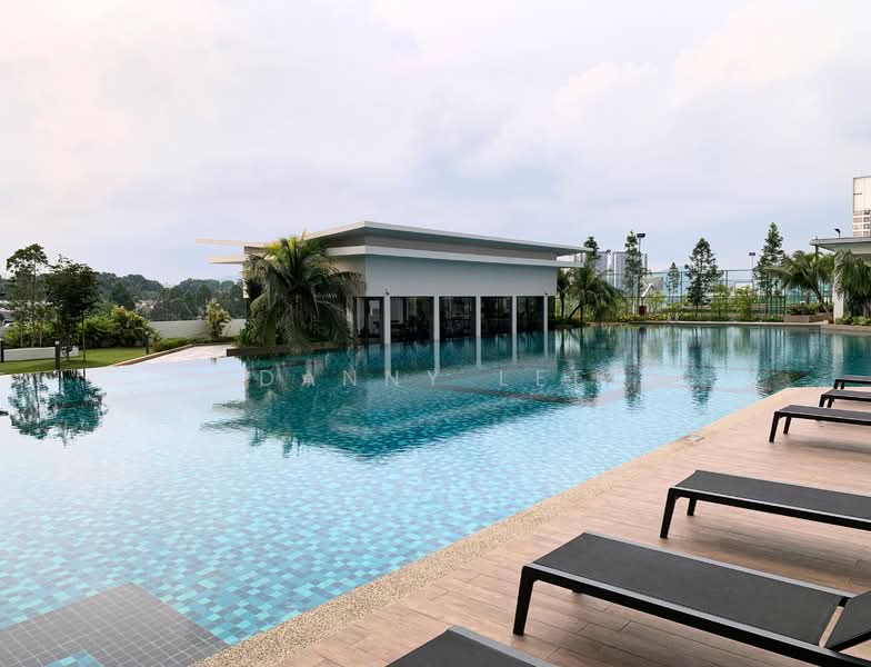 Servis Apartment untuk Dijual di Traders Garden @ Cheras Selatan - Danny Lee - Pool - PropertyGuru.com.my