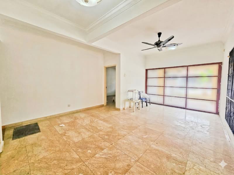 2-storey Terraced House for Sale in Putra Permai (Subang Jaya) - Nobeille Chung - Living Room - PropertyGuru.com.my