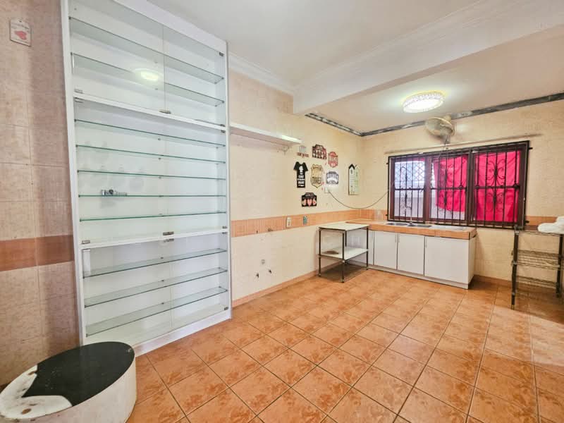 2-storey Terraced House for Sale in Putra Permai (Subang Jaya) - Nobeille Chung - Kitchen - PropertyGuru.com.my