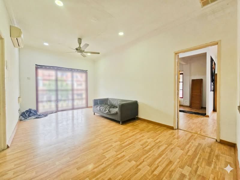 2-storey Terraced House for Sale in Putra Permai (Subang Jaya) - Nobeille Chung - Living Room - PropertyGuru.com.my