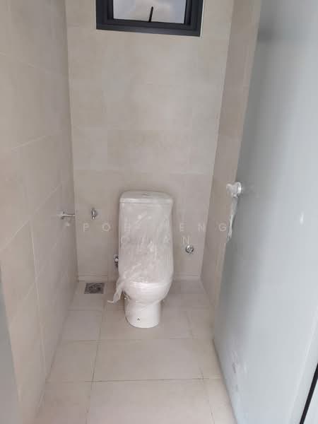 Kedai / Pejabat untuk Dijual di Telok Panglima Garang (Selangor) - Poh Peng Chan - Bathroom - PropertyGuru.com.my