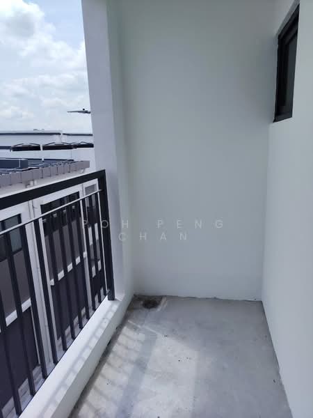 Kedai / Pejabat untuk Dijual di Telok Panglima Garang (Selangor) - Poh Peng Chan - Balcony - PropertyGuru.com.my