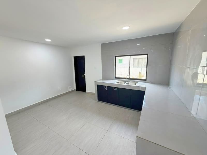 2-storey Terraced House for Sale in Taman Desa Cemerlang (Ulu Tiram) - Loong Hing Liong - Kitchen - PropertyGuru.com.my