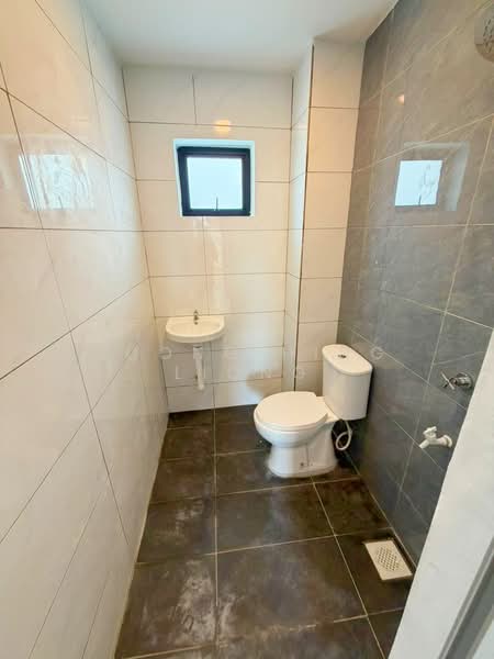 2-storey Terraced House for Sale in Taman Desa Cemerlang (Ulu Tiram) - Loong Hing Liong - Bathroom - PropertyGuru.com.my