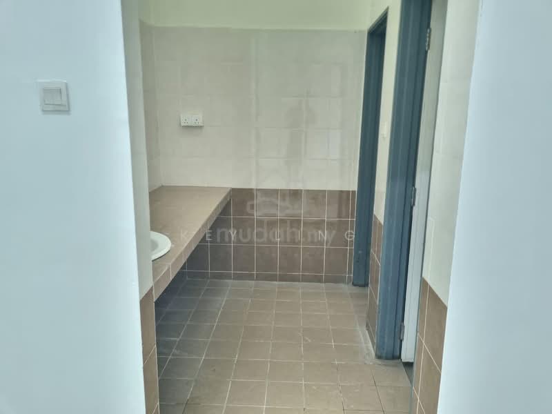 Shop / Office for Rent in Setia Alam (Selangor) - Key Ling - Bathroom - PropertyGuru.com.my