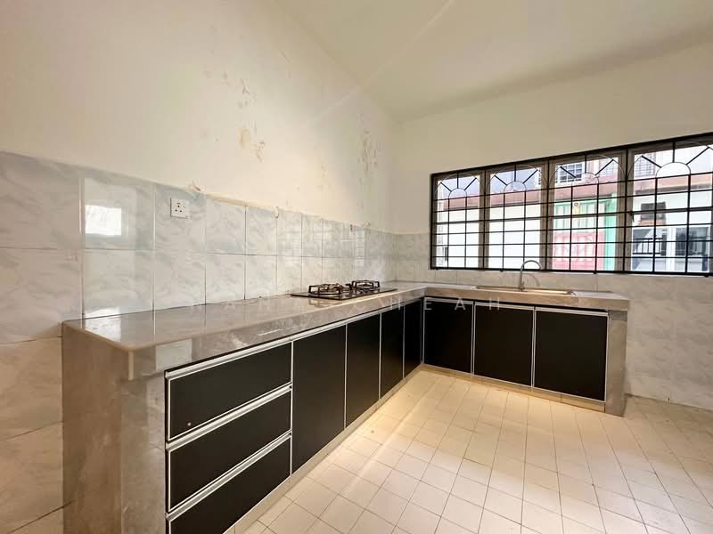 2-storey Terraced House for Sale in Taman Serdang Jaya (Seri Kembangan) - Nana Cheah - Kitchen - PropertyGuru.com.my