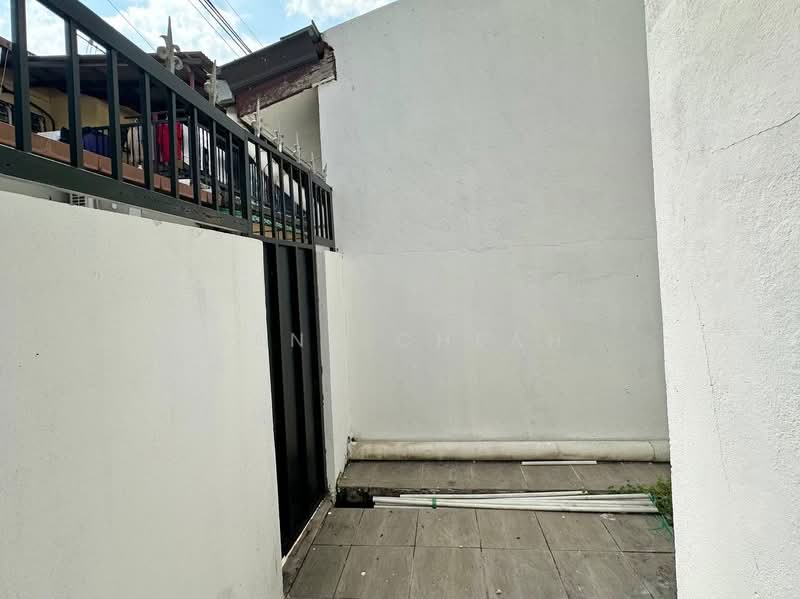 2-storey Terraced House for Sale in Taman Serdang Jaya (Seri Kembangan) - Nana Cheah - Exterior - PropertyGuru.com.my