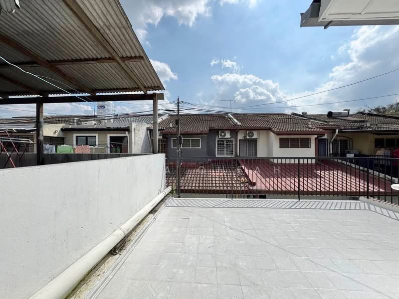 2-storey Terraced House for Sale in Taman Serdang Jaya (Seri Kembangan) - Nana Cheah - Exterior - PropertyGuru.com.my