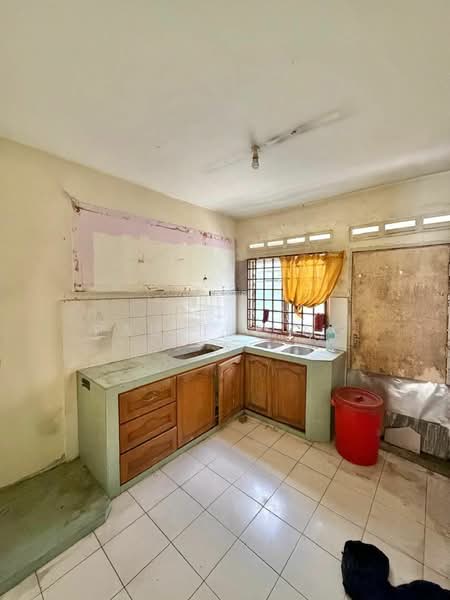2-storey Terraced House for Sale in Taman Cahaya Masai (Pasir Gudang) - Pauline Ng - Kitchen - PropertyGuru.com.my