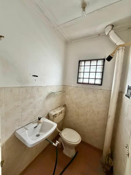 2-storey Terraced House for Sale in Taman Cahaya Masai (Pasir Gudang) - Pauline Ng - Bathroom - PropertyGuru.com.my