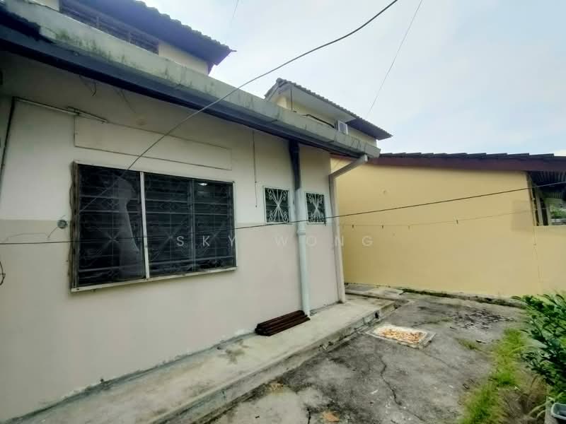 1-storey Terraced House for Sale in Taman Serdang Jaya (Seri Kembangan) - Sky Wong - Exterior - PropertyGuru.com.my