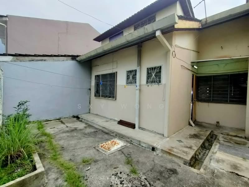 1-storey Terraced House for Sale in Taman Serdang Jaya (Seri Kembangan) - Sky Wong - Exterior - PropertyGuru.com.my
