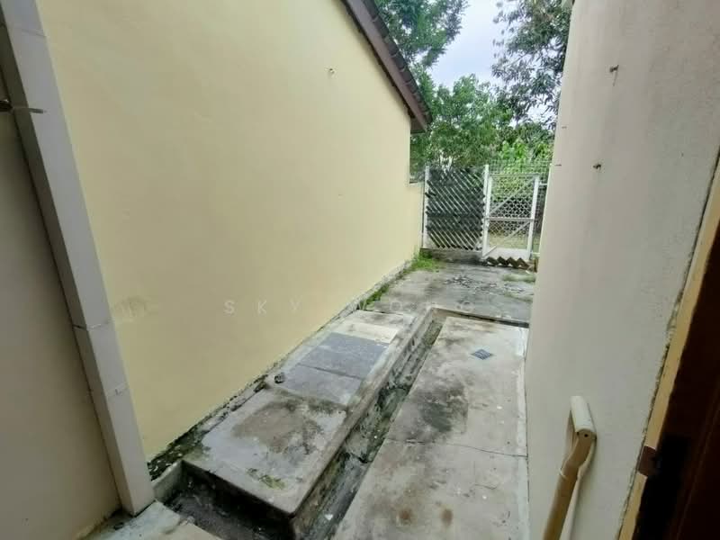1-storey Terraced House for Sale in Taman Serdang Jaya (Seri Kembangan) - Sky Wong - Exterior - PropertyGuru.com.my