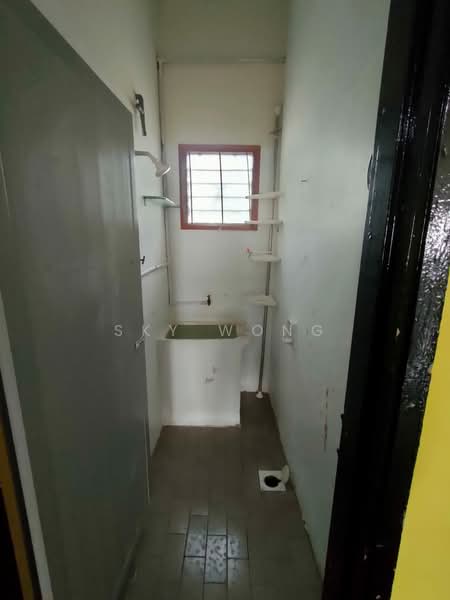 1-storey Terraced House for Sale in Taman Serdang Jaya (Seri Kembangan) - Sky Wong - Bathroom - PropertyGuru.com.my