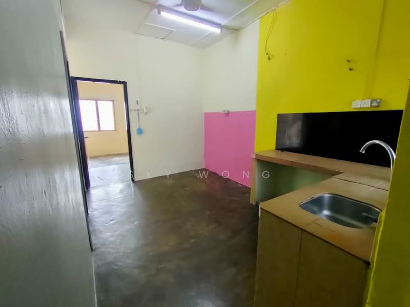 1-storey Terraced House for Sale in Taman Serdang Jaya (Seri Kembangan) - Sky Wong - Kitchen - PropertyGuru.com.my