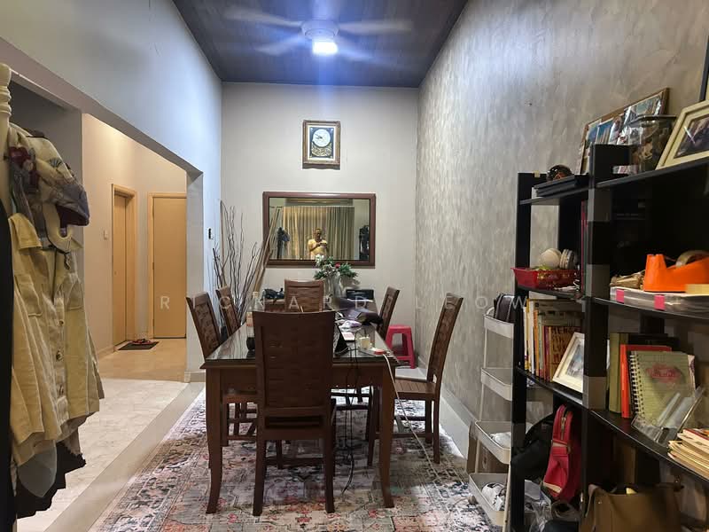 2.5-storey Terraced House for Sale in Sierramas (Sungai Buloh) - Richard Leow - Dining Room - PropertyGuru.com.my